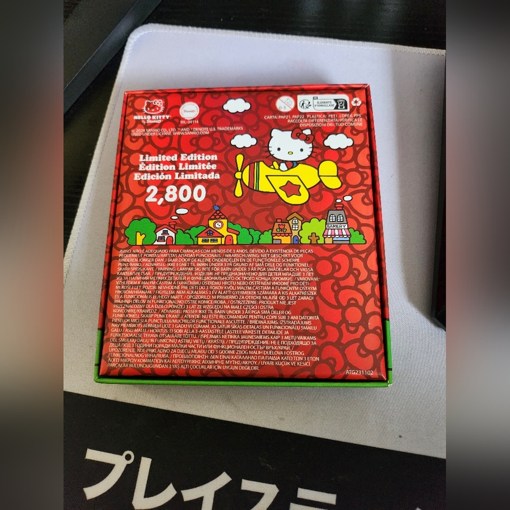 Sanrio Hello Kitty Limited Edition Pin - Picture 2 of 3
